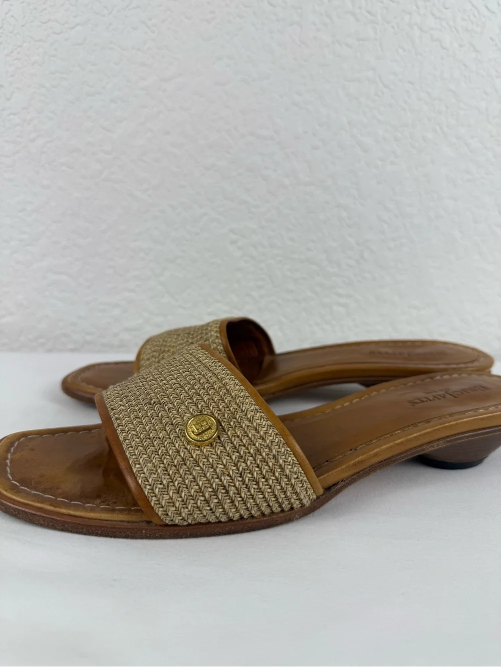 Tommy Hilfiger details brand